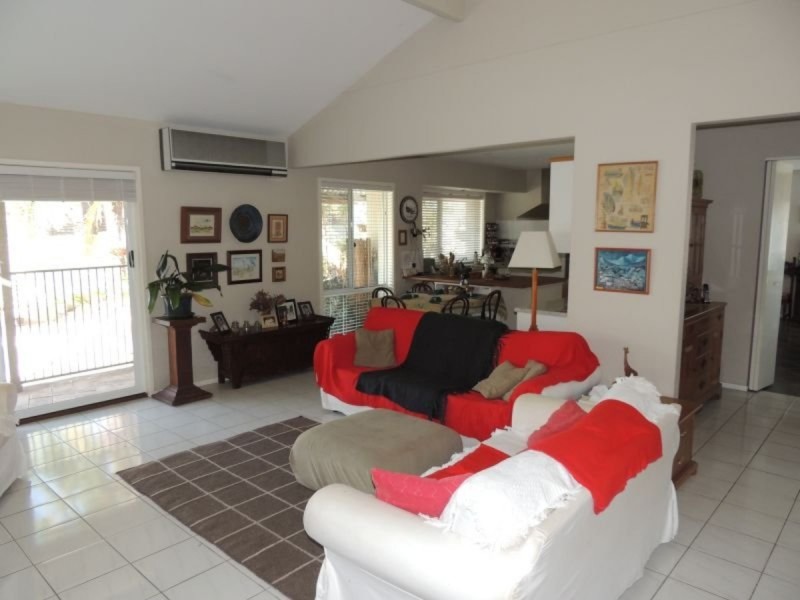 1 Hook Court, Arundel QLD 4214