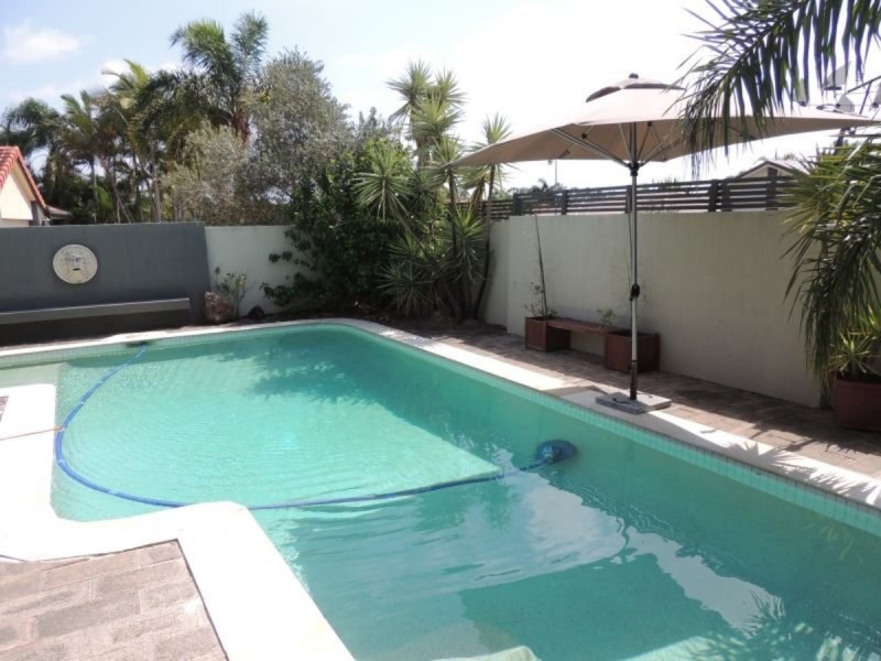 1 Hook Court, Arundel QLD 4214