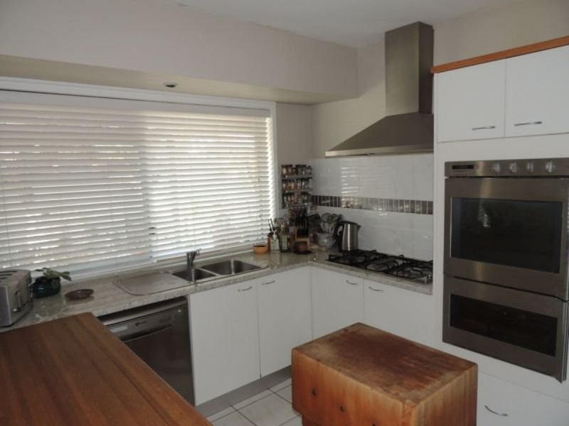 1 Hook Court, Arundel QLD 4214