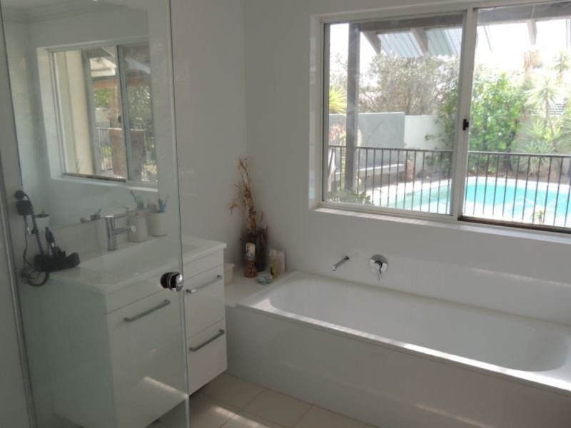 1 Hook Court, Arundel QLD 4214