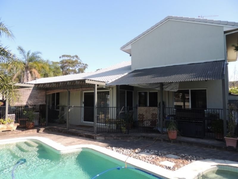 1 Hook Court, Arundel QLD 4214
