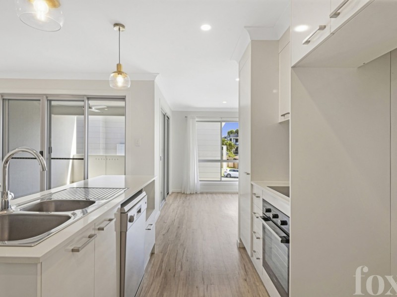 2/123 Falconer Street, Southport QLD 4215