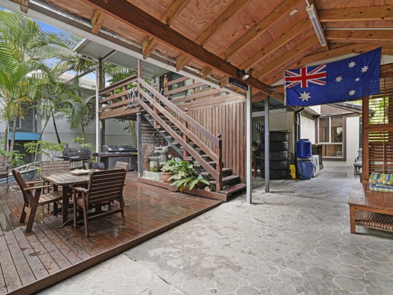 22 Golden Crescent, Southport QLD 4215