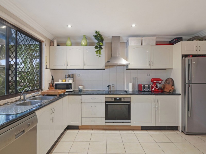 22 Golden Crescent, Southport QLD 4215