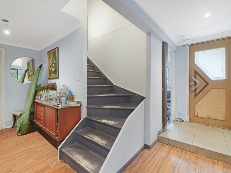 22 Golden Crescent, Southport QLD 4215