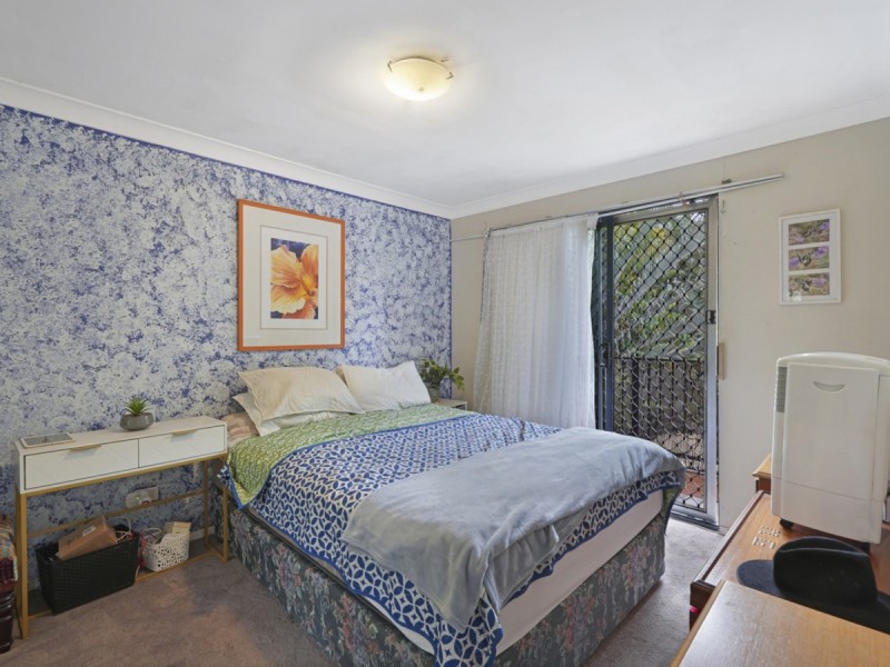 22 Golden Crescent, Southport QLD 4215