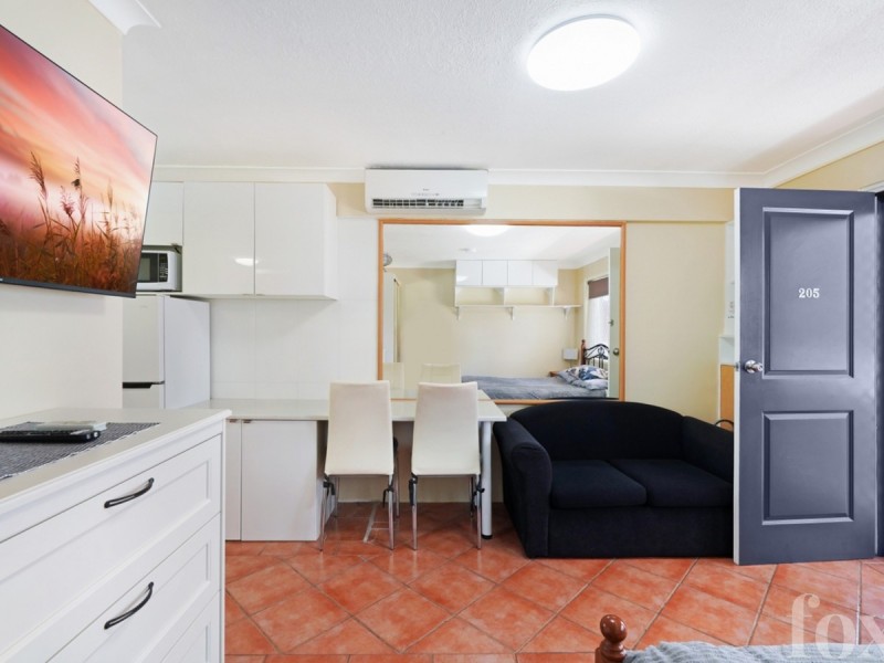 205/132 Marine Parade, Southport QLD 4215