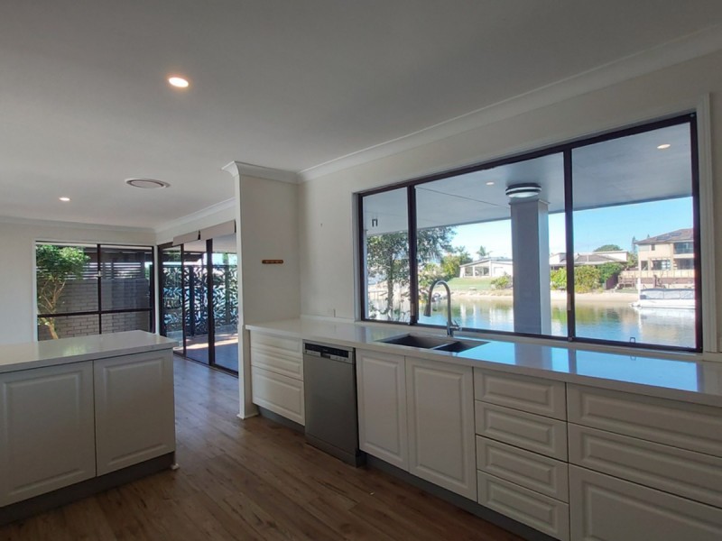 62 Gretel Drive, Mermaid Waters QLD 4218