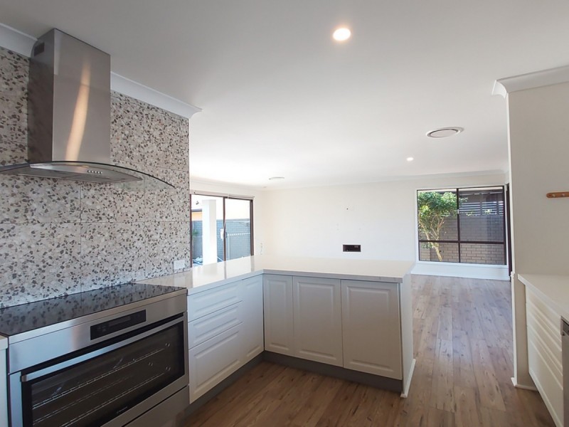 62 Gretel Drive, Mermaid Waters QLD 4218