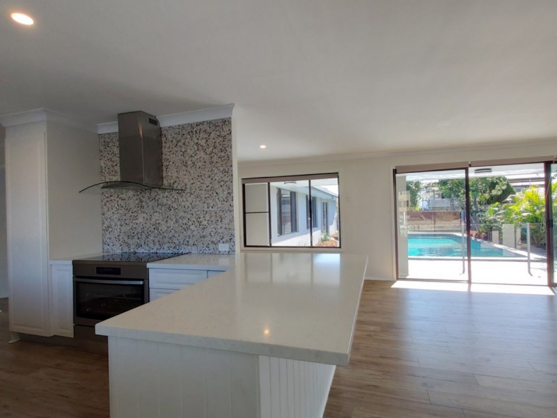 62 Gretel Drive, Mermaid Waters QLD 4218