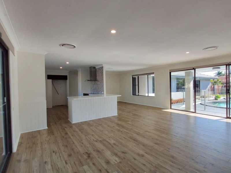 62 Gretel Drive, Mermaid Waters QLD 4218