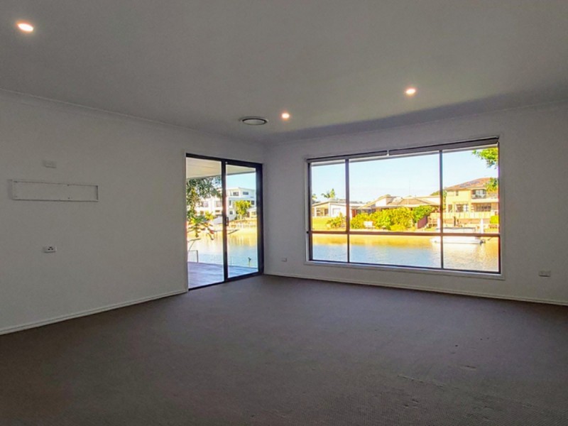 62 Gretel Drive, Mermaid Waters QLD 4218