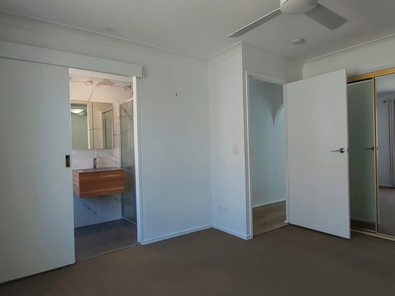 62 Gretel Drive, Mermaid Waters QLD 4218