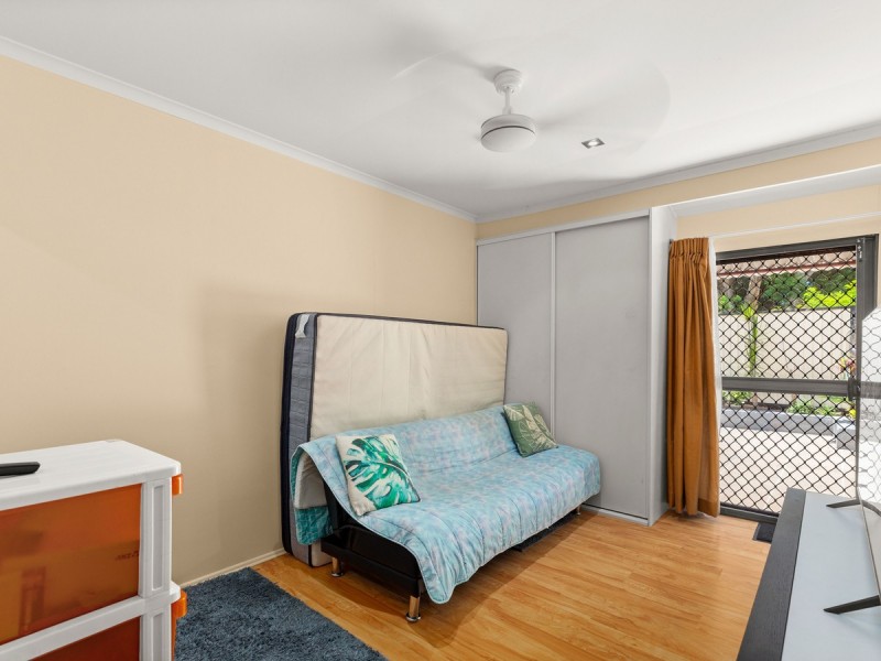 2/4 Telopea Street, Labrador QLD 4215