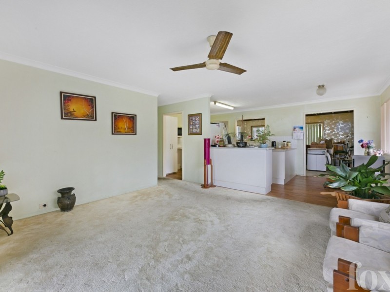 85 Robert Street, Labrador QLD 4215