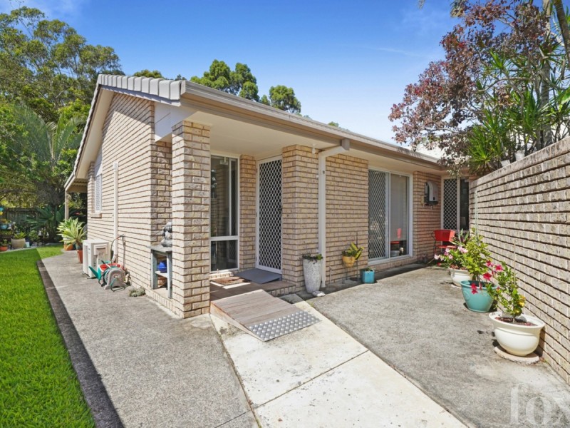 2/1 Jannie Court, Labrador QLD 4215