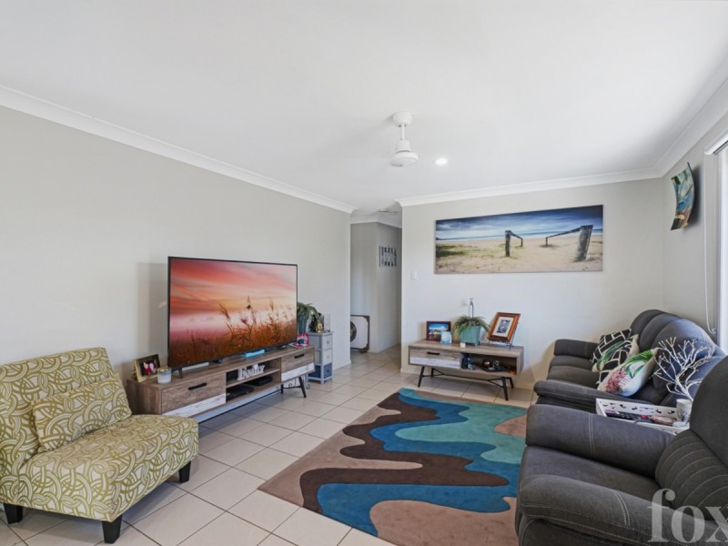 2/1 Jannie Court, Labrador QLD 4215