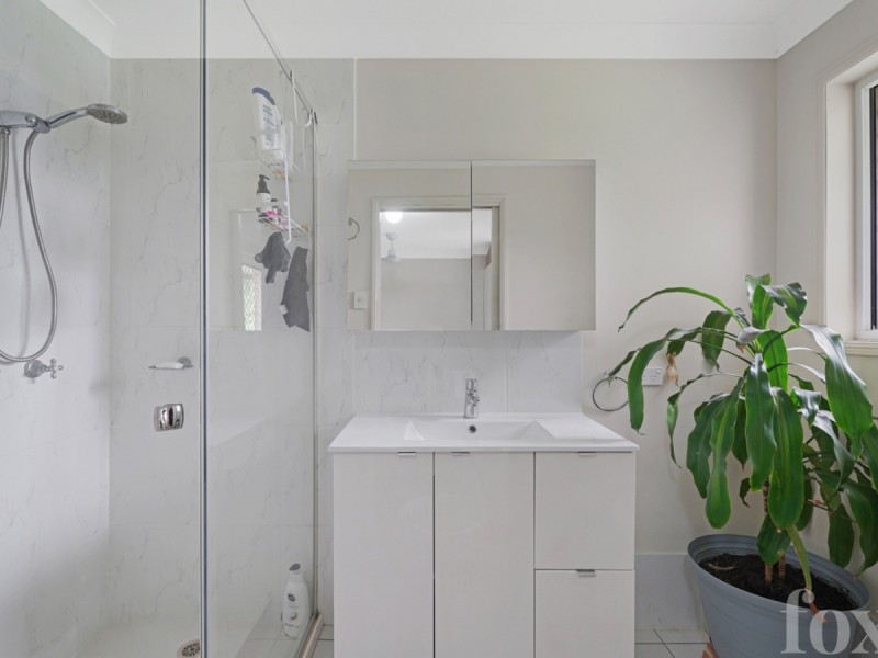 2/1 Jannie Court, Labrador QLD 4215