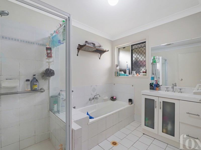 2/1 Jannie Court, Labrador QLD 4215