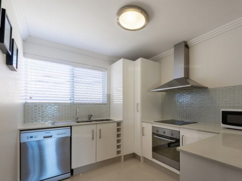 3/47 Hooker Boulevard, Broadbeach Waters QLD 4218