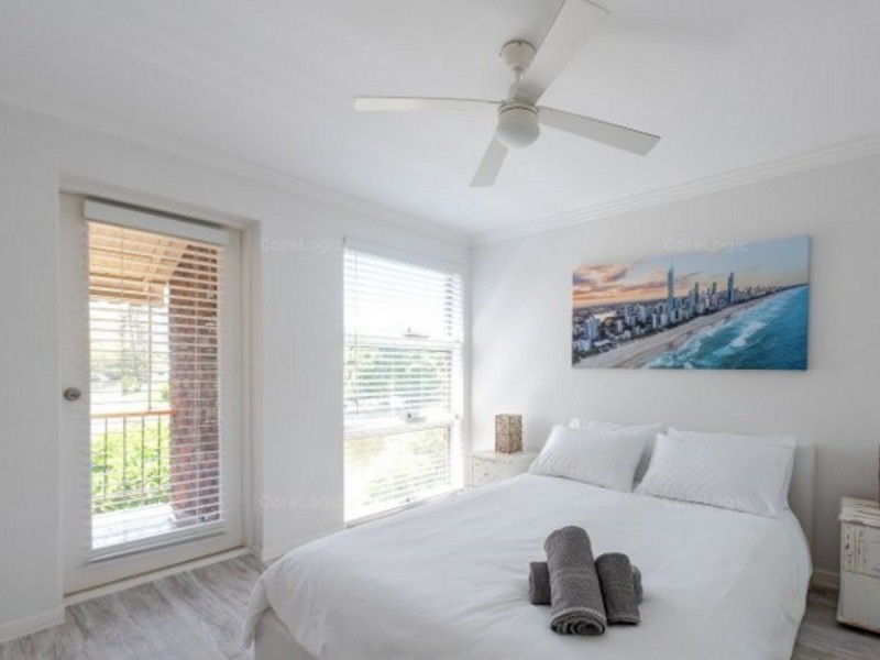 3/47 Hooker Boulevard, Broadbeach Waters QLD 4218