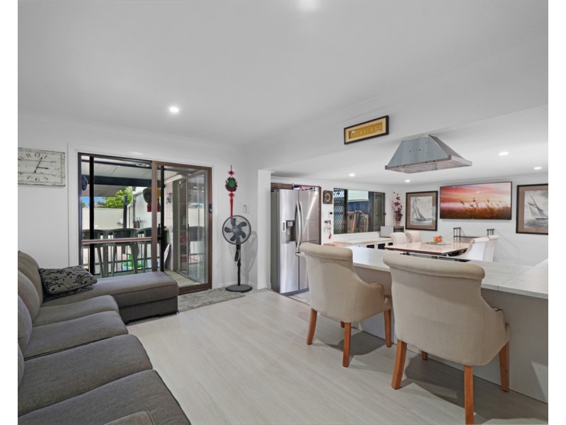 1 Sturt Street, Molendinar QLD 4214