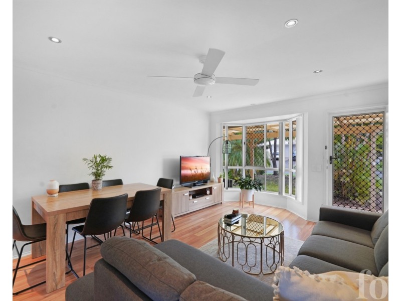 2/6 Hentdale Court, Labrador QLD 4215