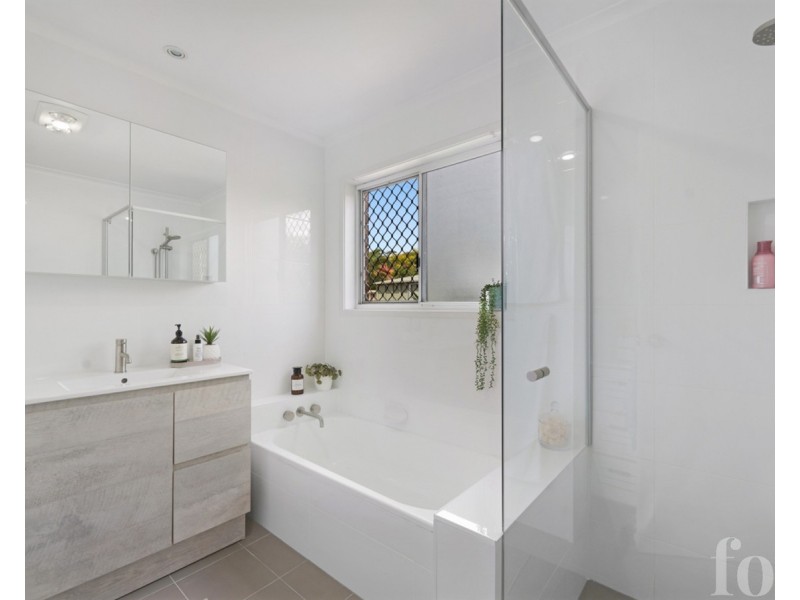 2/6 Hentdale Court, Labrador QLD 4215