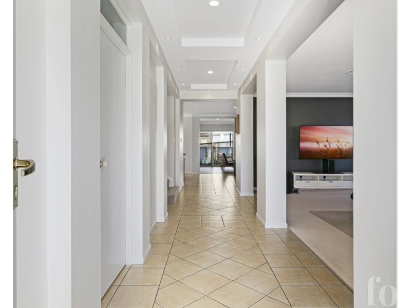 44 Crestwood Drive, Molendinar QLD 4214