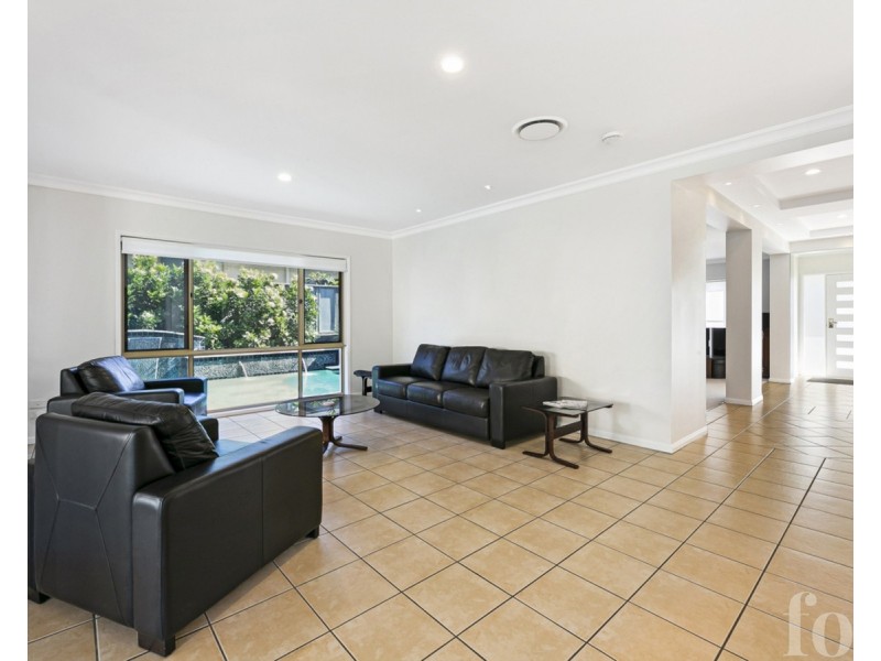 44 Crestwood Drive, Molendinar QLD 4214