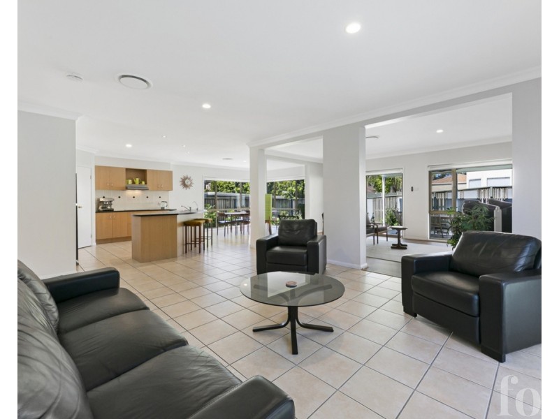 44 Crestwood Drive, Molendinar QLD 4214