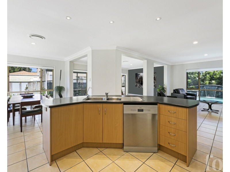 44 Crestwood Drive, Molendinar QLD 4214