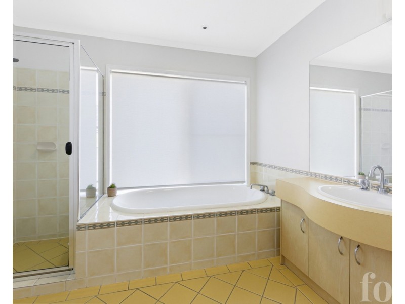 44 Crestwood Drive, Molendinar QLD 4214