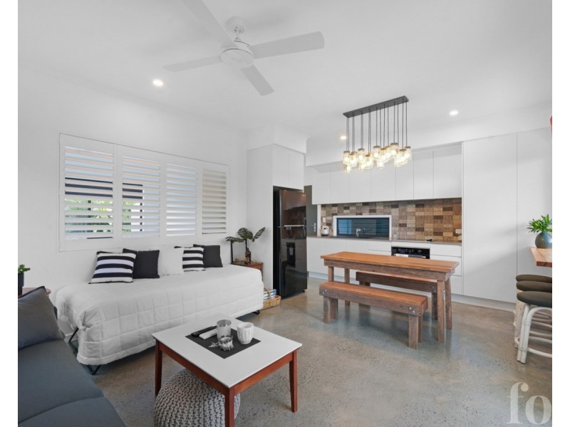 20 Barnard Street, Biggera Waters QLD 4216