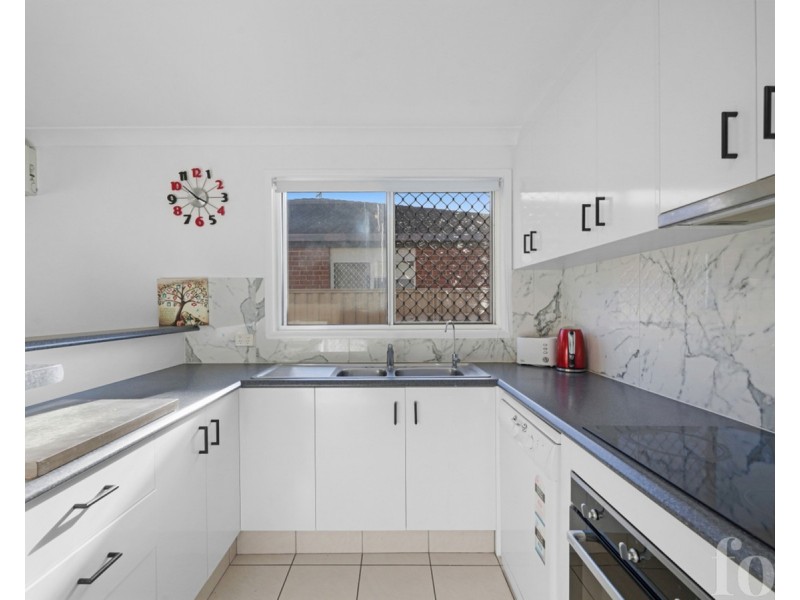 2/1 Jannie Court, Labrador QLD 4215