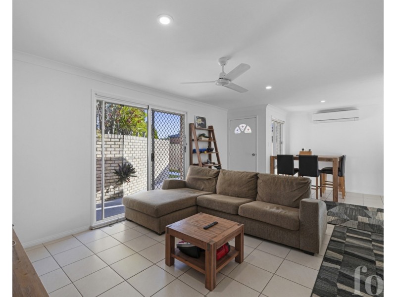 2/1 Jannie Court, Labrador QLD 4215