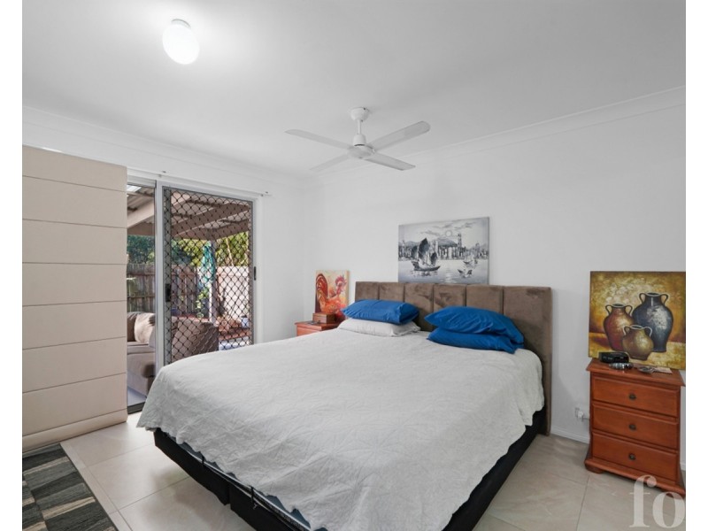 2/1 Jannie Court, Labrador QLD 4215