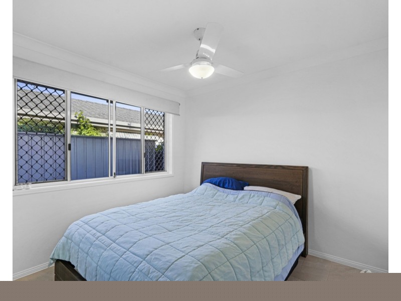 2/1 Jannie Court, Labrador QLD 4215