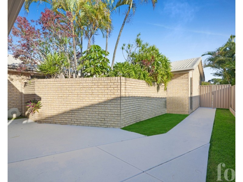 2/1 Jannie Court, Labrador QLD 4215