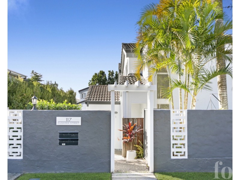 2/117 Eugaree Street, Southport QLD 4215