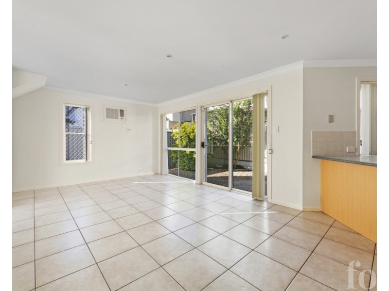 2/117 Eugaree Street, Southport QLD 4215