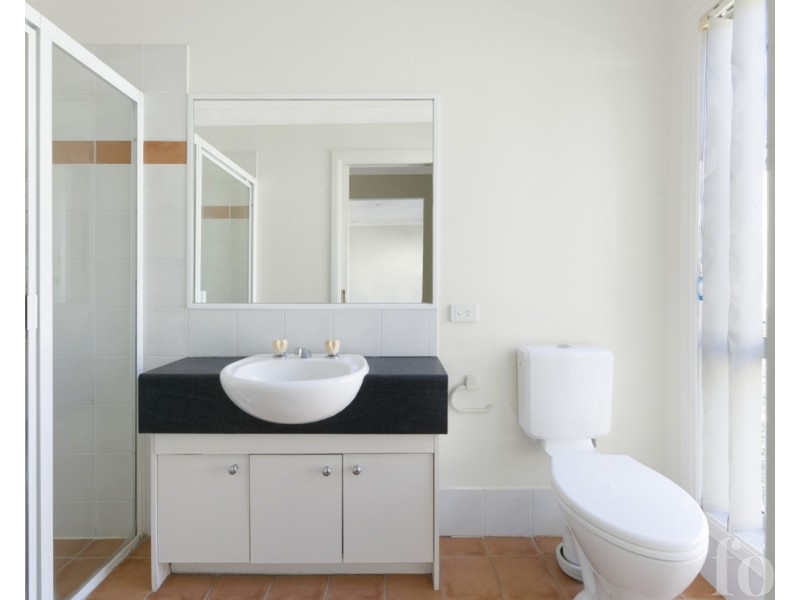 2/117 Eugaree Street, Southport QLD 4215