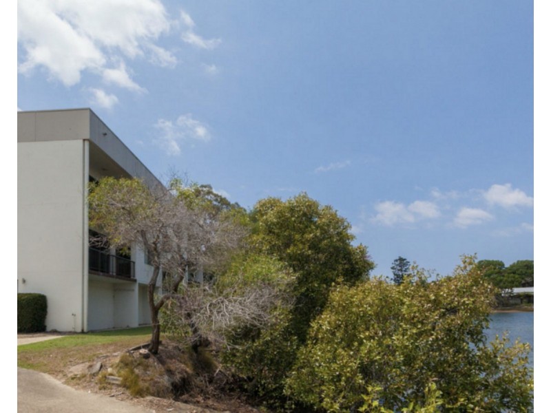 4/15 Huth Street, Labrador QLD 4215