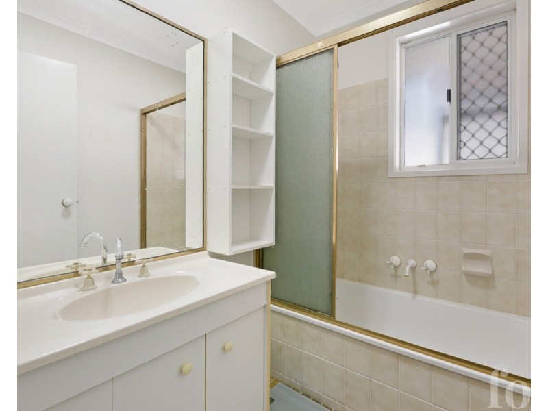 11 Jancoon Court, Carrara QLD 4211