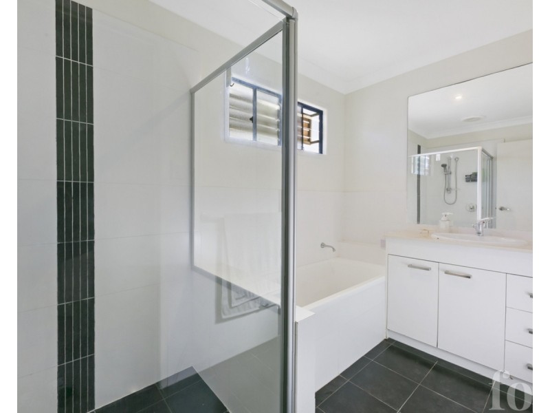 2/113 Benowa Road, Southport QLD 4215