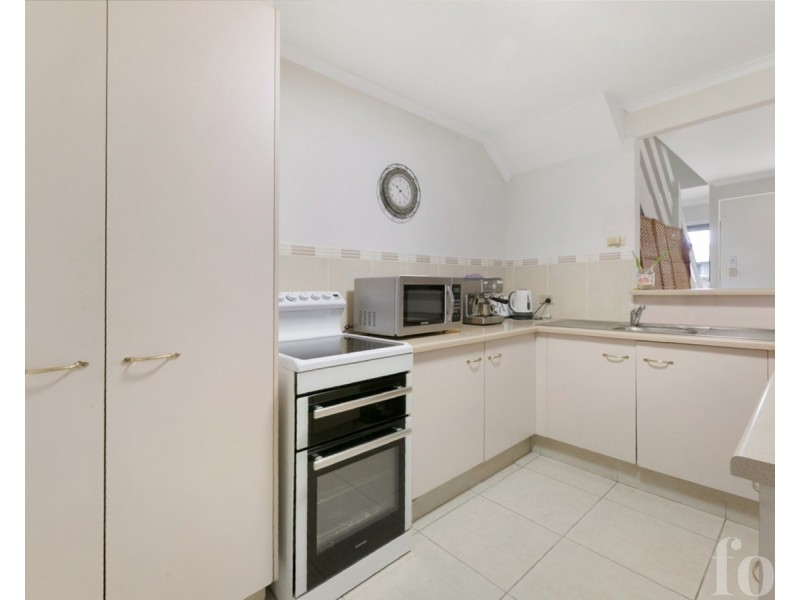 6/63 Olsen Avenue, Labrador QLD 4215