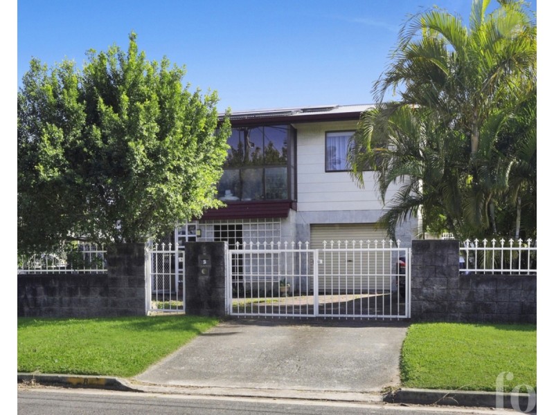 8 Serene Court, Arundel QLD 4214