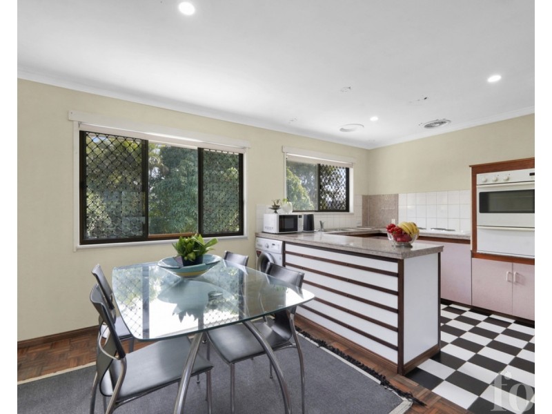 8 Serene Court, Arundel QLD 4214