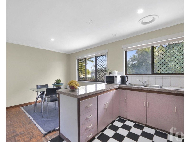 8 Serene Court, Arundel QLD 4214