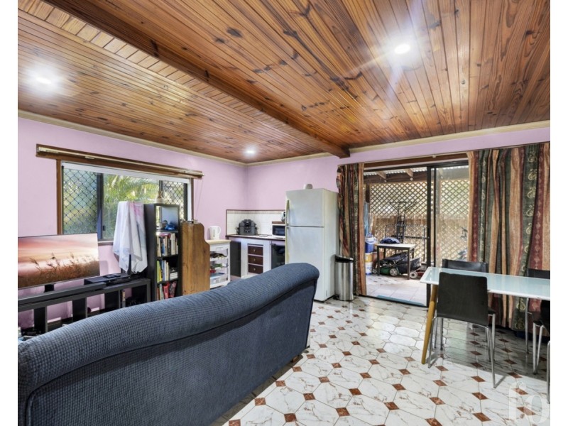 8 Serene Court, Arundel QLD 4214